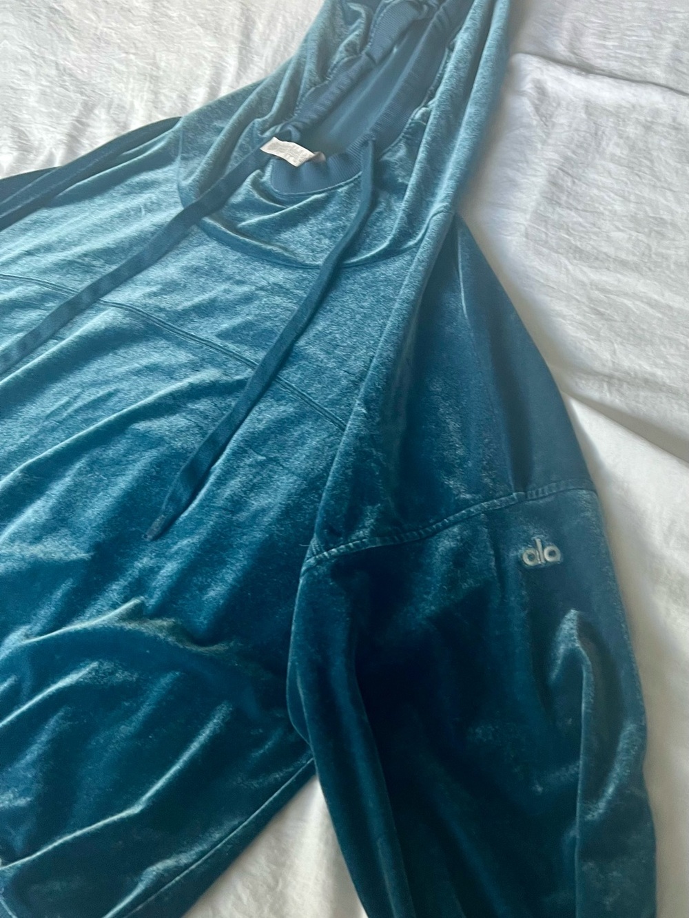 Women’s ALO Yoga Cropped Teal Velvet Hoodie - Picture 2 of 8